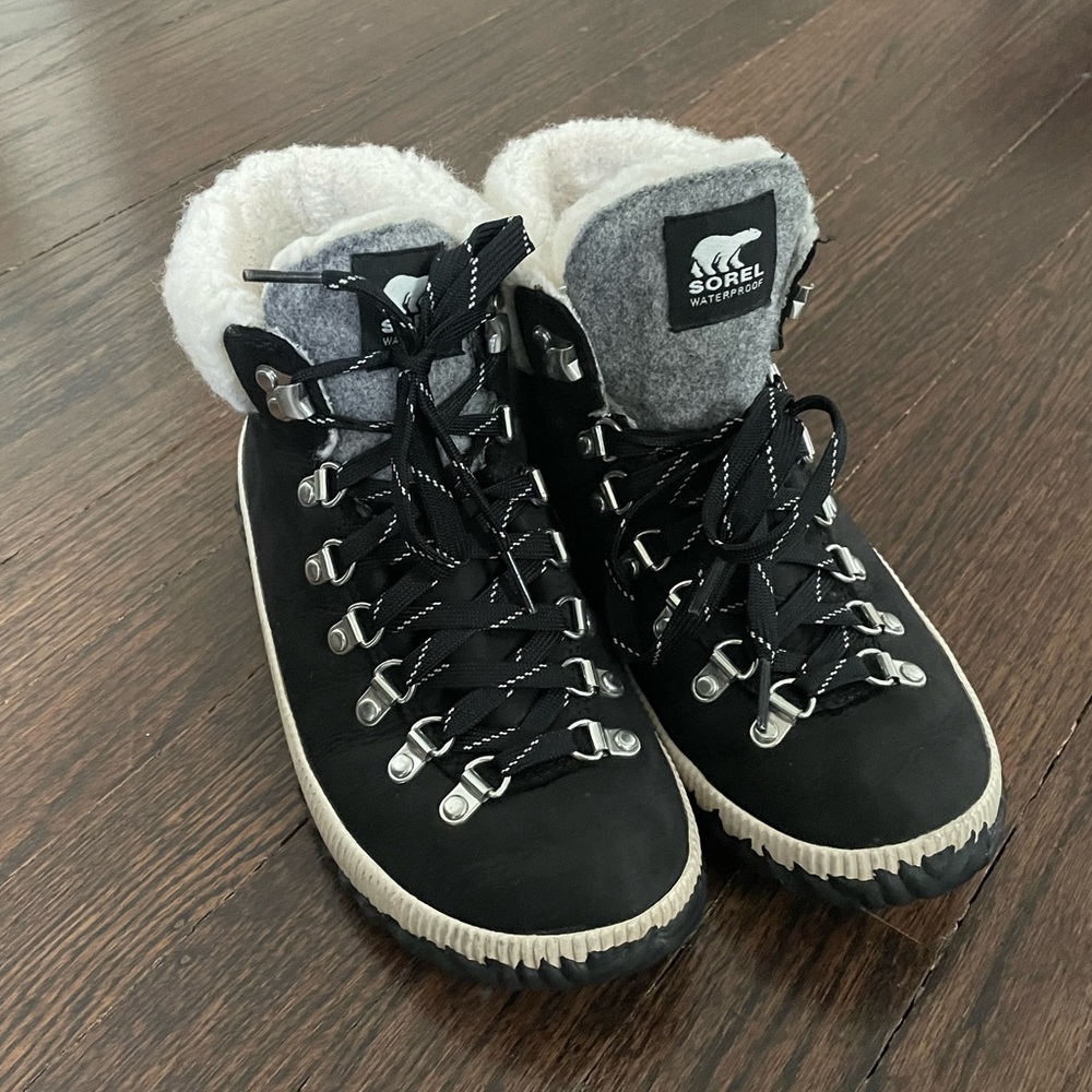 Sorel Women’s Booties (8.5)